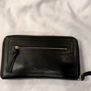 Henri Bendel Large Zippy Wallet - Black